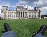 Wiese vor dem deutschen Reichstag in Berlin